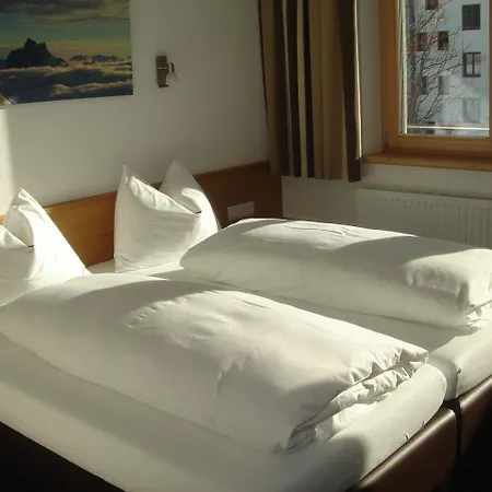 Konukevi Arlenweg 3*