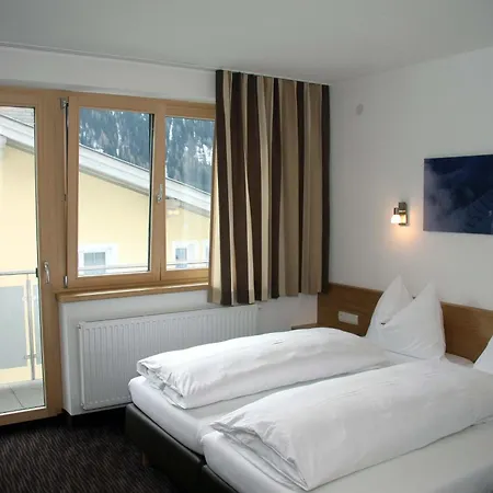 Konukevi Arlenweg 3*