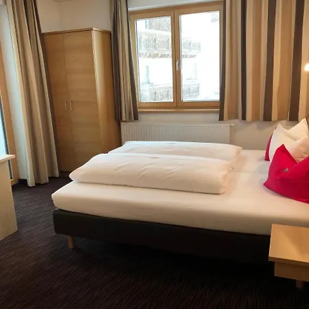 Arlenweg Konukevi 3*