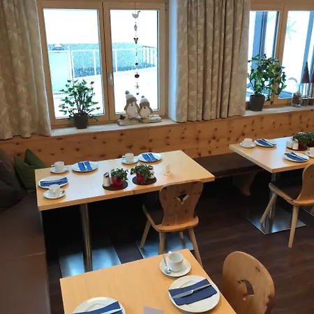 Arlenweg 3*