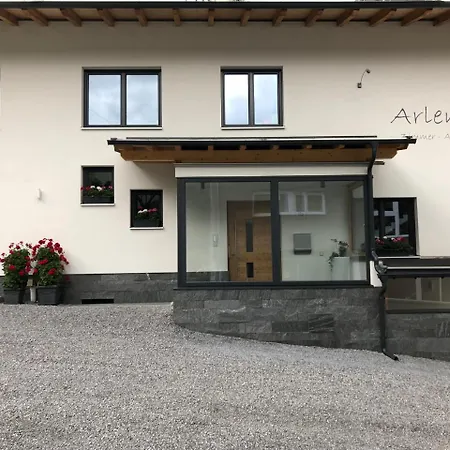 Arlenweg Konukevi 3*