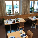 Arlenweg 3*