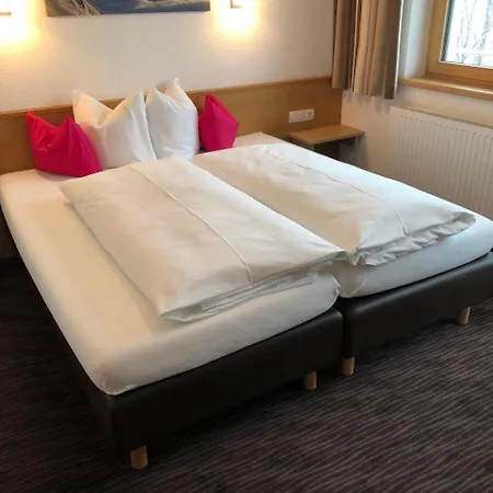 Arlenweg 3*